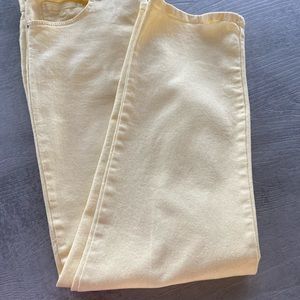 Gloria Vanderbilt Amanda jeans in light yellow. Size 12.